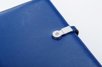Ежедневник со встроенной USB зарядкой и флешкой 8 ГБ (синий)